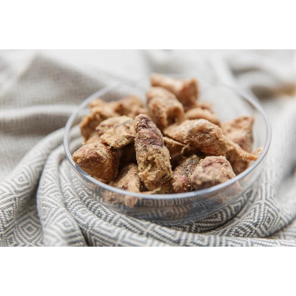 Freezy Paws Freeze Dried Salmon Coated Chicken Hearts Dog and Cat Treats 100g (+_+)
