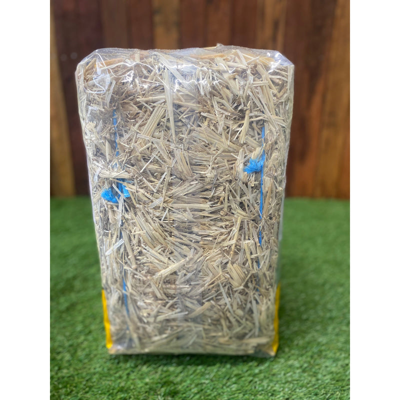 Green Valley Naturals Straw Hay Mini Bale for Small Animals and Birds 22L